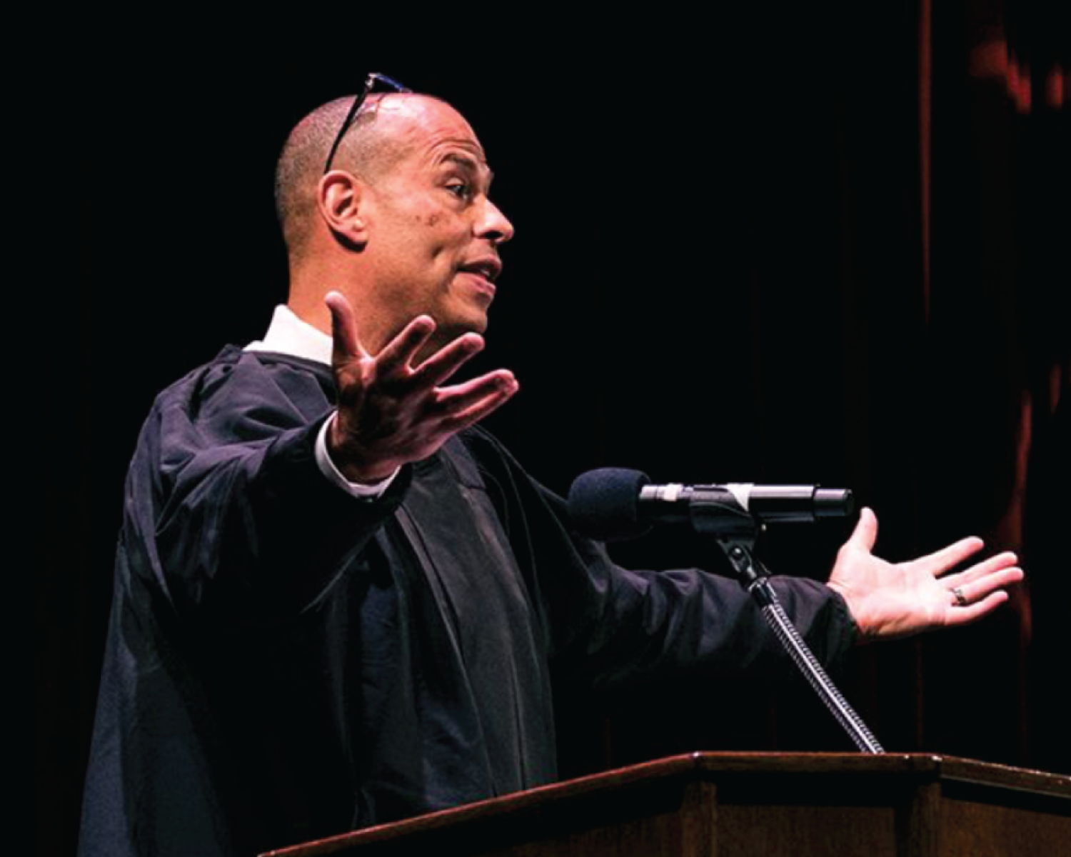 Social Media Event reporting header image showing a speaker at an event as reported on social media